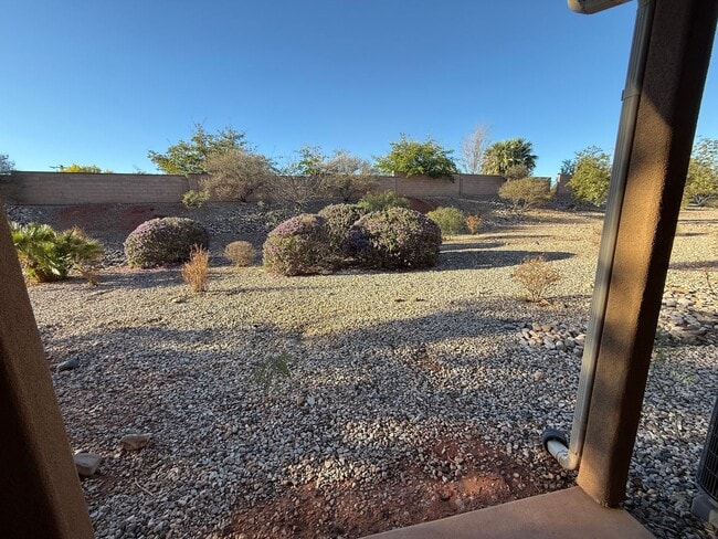 Building Photo - Remodeled Bluffview Townhome