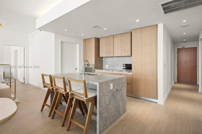 Building Photo - 500 Alton Rd