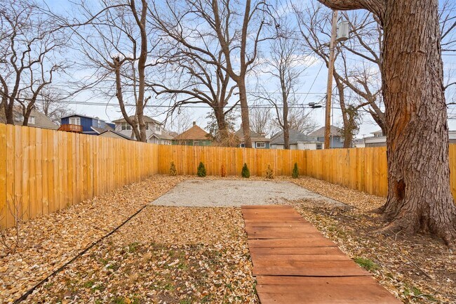 Backyard featuring low maintenance rock landscape with large rear sitting area for entertaining, ple - 4517 Tracy Ave