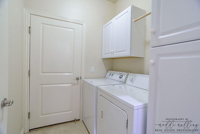 Building Photo - Crescent Heights Home: 55+ Community