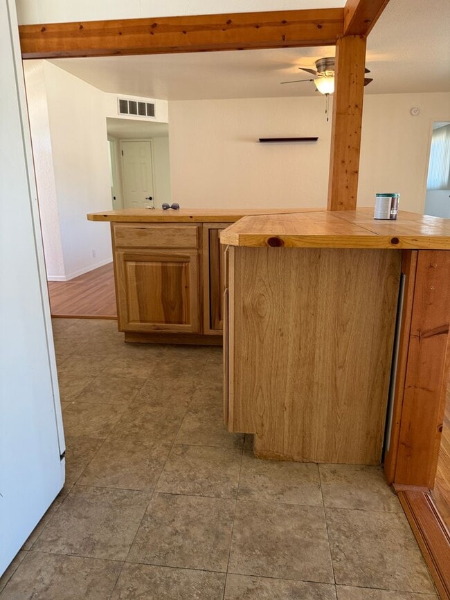 Building Photo - 2101 Aspen Dr
