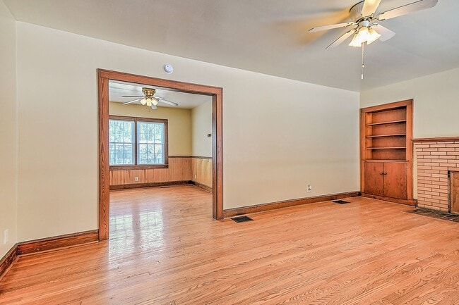 Building Photo - 3 Bedroom 1 Bath in Johnson City TN