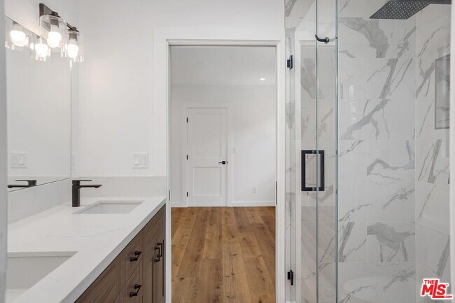 Building Photo - 4130 Verdugo View Dr