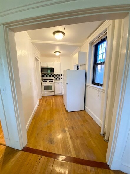 Building Photo - 122 Riverway