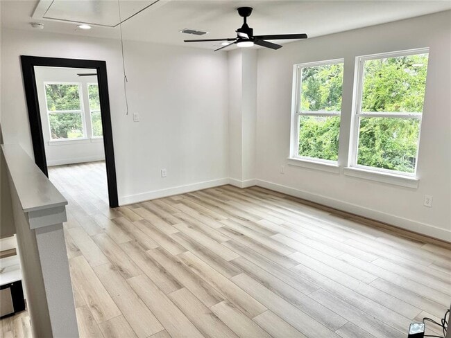 Building Photo - 2328 Wavell St
