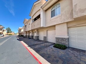 Building Photo - 3555 Meridale Dr