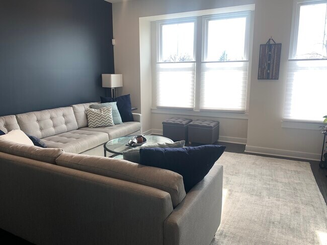 Living area - 3606 Journal St