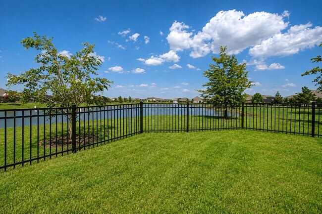 Building Photo - 101 Eliana Shores Dr
