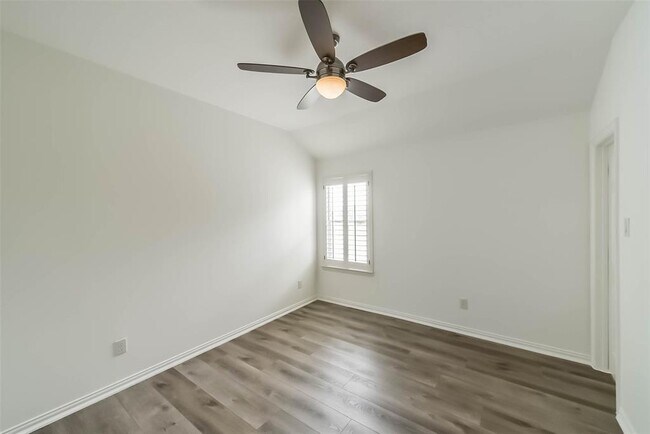Building Photo - 1202 Maroon Ln