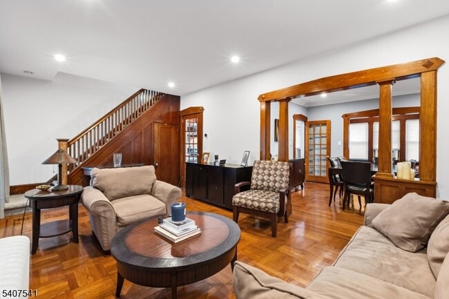 Building Photo - 199 E 7th St