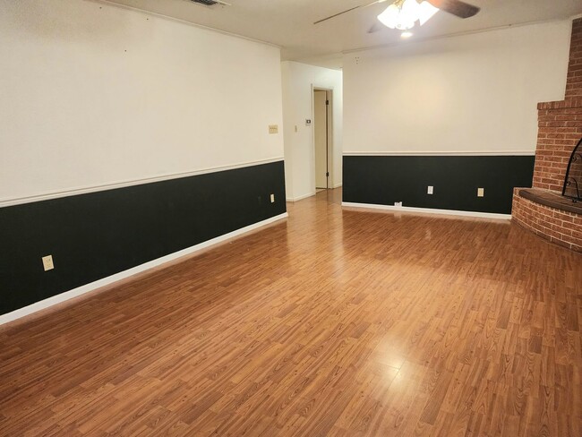 Building Photo - 1209 Libra Dr