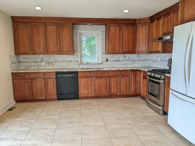 Building Photo - 120 Plainfield Ave