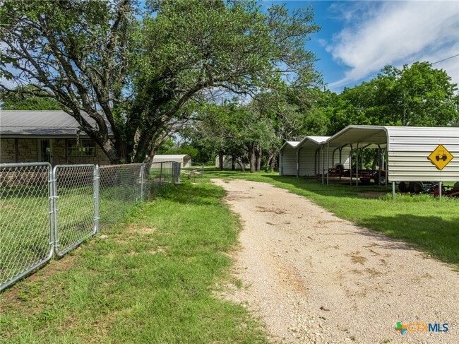 Building Photo - 199 Apache Springs Rd
