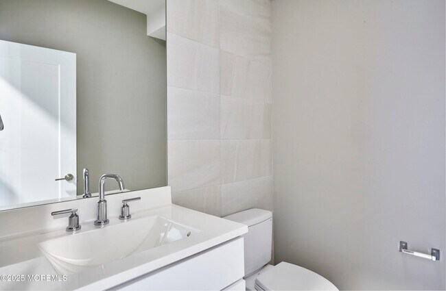 Building Photo - 52 Colfax St