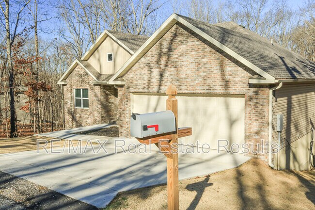 Building Photo - 12 Celtic Dr