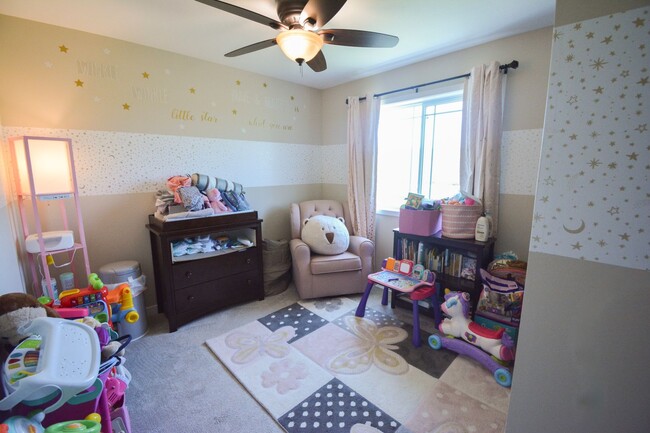 Building Photo - Beautiful, Modern, Updated, 4 Bed 3 Bath A...