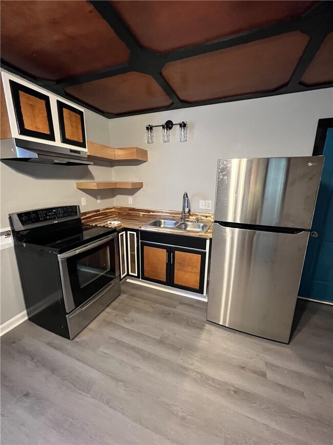 Building Photo - 107 Davis St