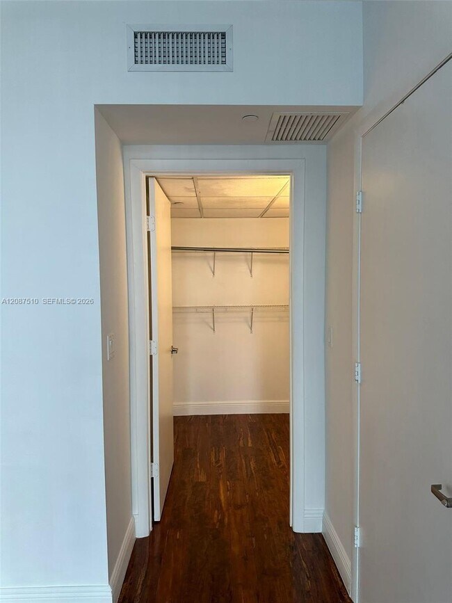 Building Photo - 465 Brickell Ave