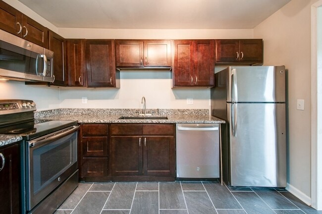 Building Photo - 821 W McKennie Ave