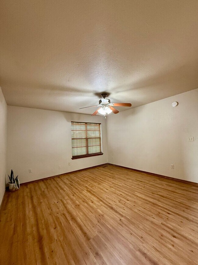 Building Photo - Spacious 3 bed, 2.5 Bath 2-story Home in South Okc