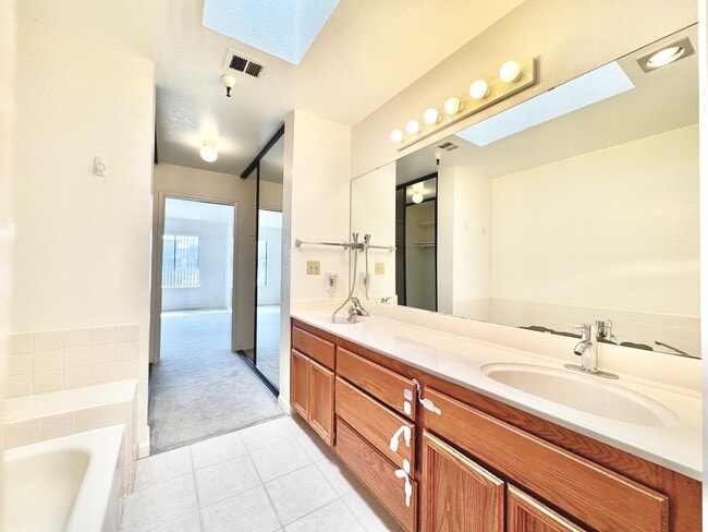 Building Photo - 1400 Carpentier St