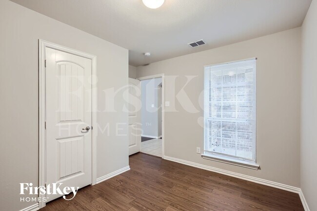 Building Photo - 278 Meadowcrest Dr