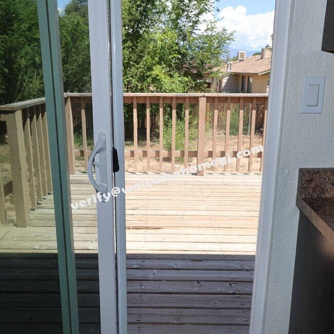 Building Photo - 2844 Lexington Ln