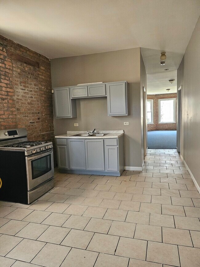Building Photo - 5752 S Sangamon St