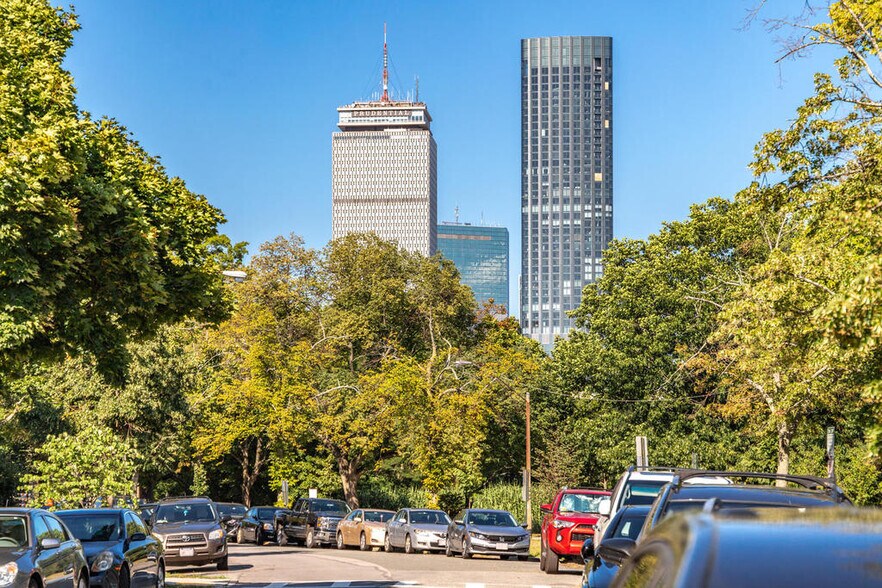 Building Photo - 51 Park Dr