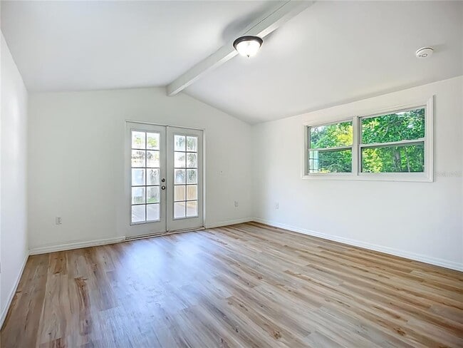 Building Photo - 317 Jessica St S