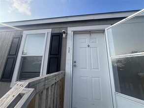 Building Photo - 302 Sparrow Ln