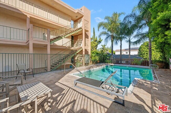 Building Photo - 14850 Hesby St