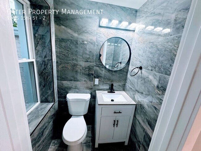 Building Photo - 926 S 15th St