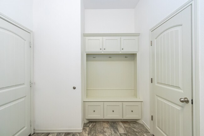 Building Photo - 9610 Kline Ave