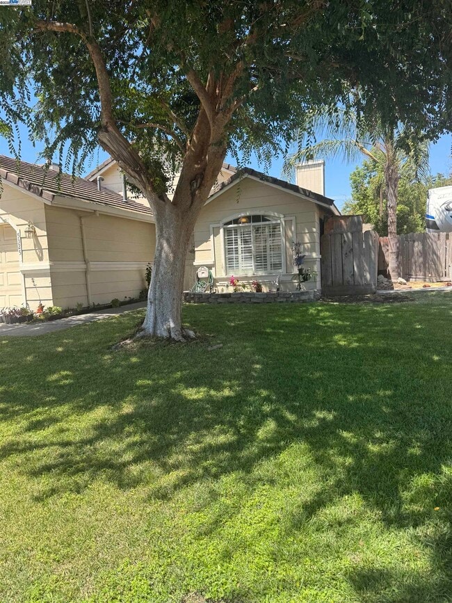 Building Photo - 5325 Avante Ln