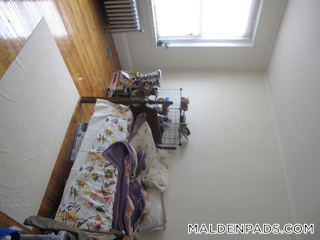 Building Photo - 349 Pleasant St