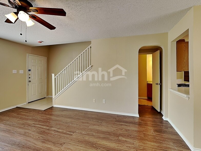 Building Photo - 11011 Victors Hl