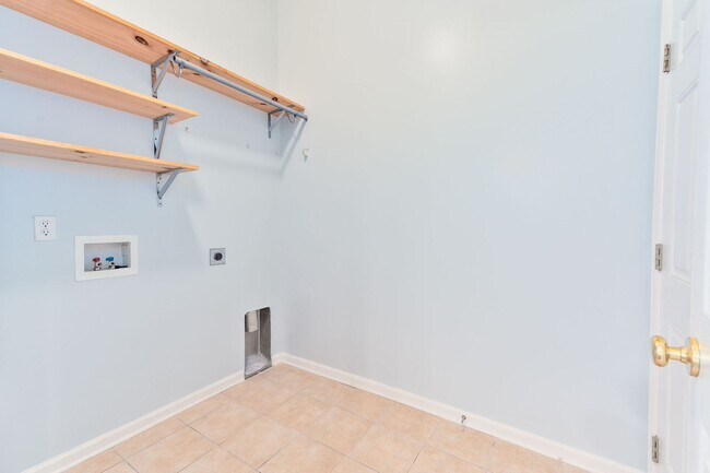 Building Photo - Elegant Two-Story Home in Tanner Plantation!