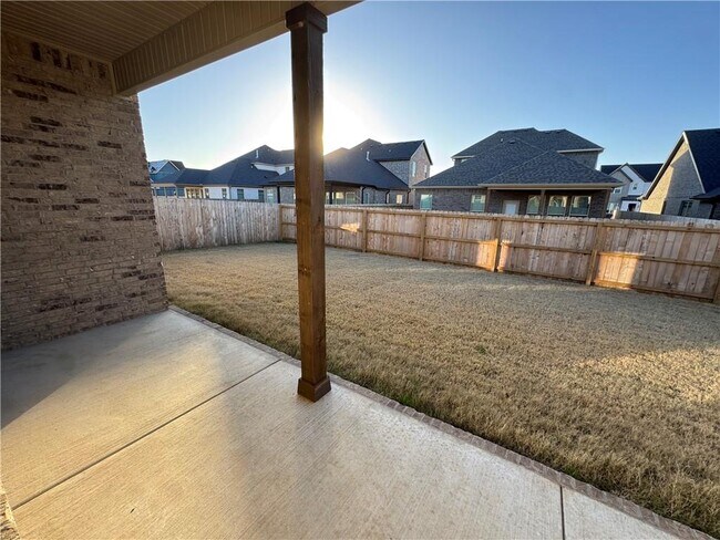 Building Photo - 3004 S 14th St