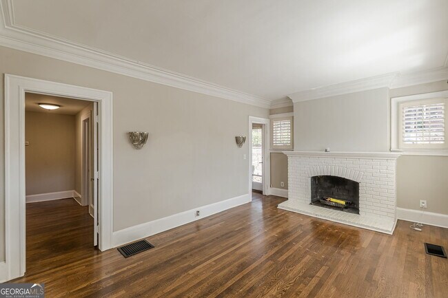 Building Photo - 1957 Walker Ave