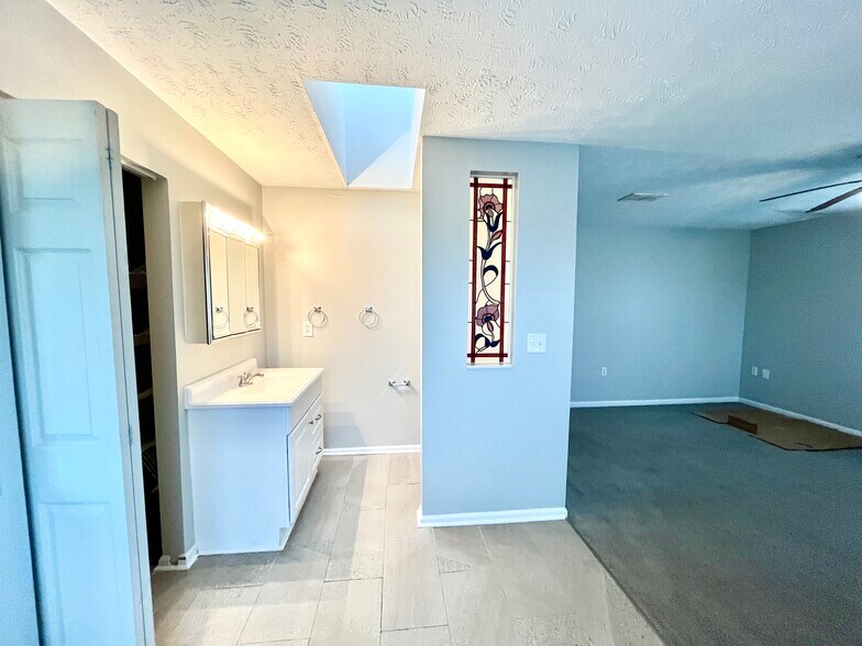 Building Photo - 3660 Walden Dr