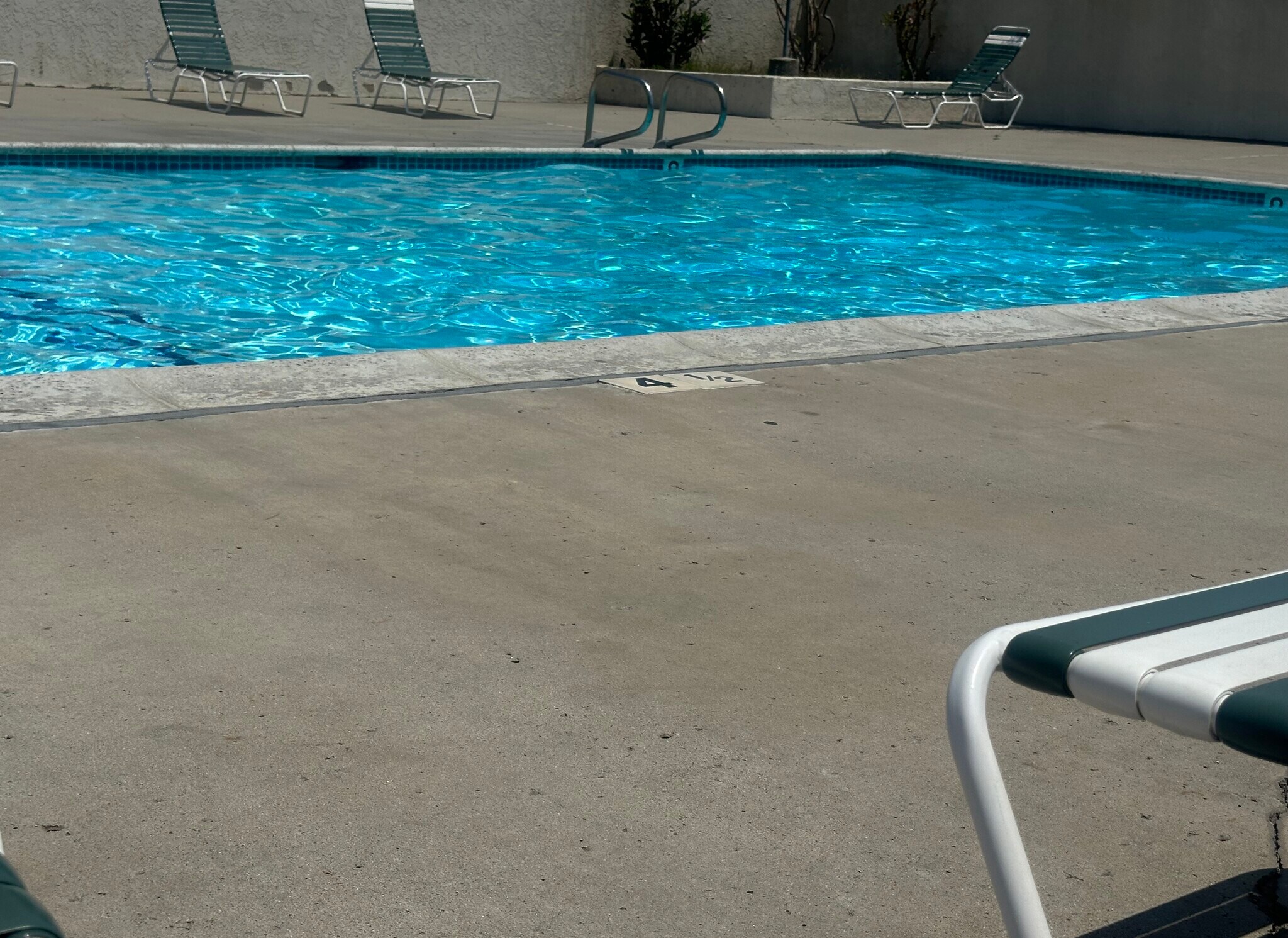 Building Photo - 722 W Vineyard Ave