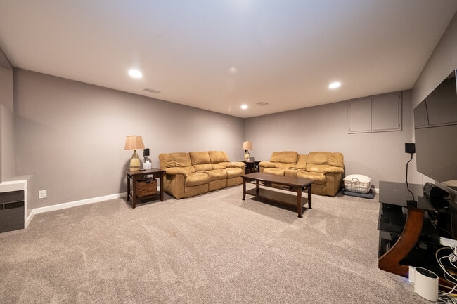 Building Photo - 9513 Briar Cir