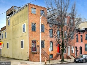 Building Photo - 1301 S Clinton St