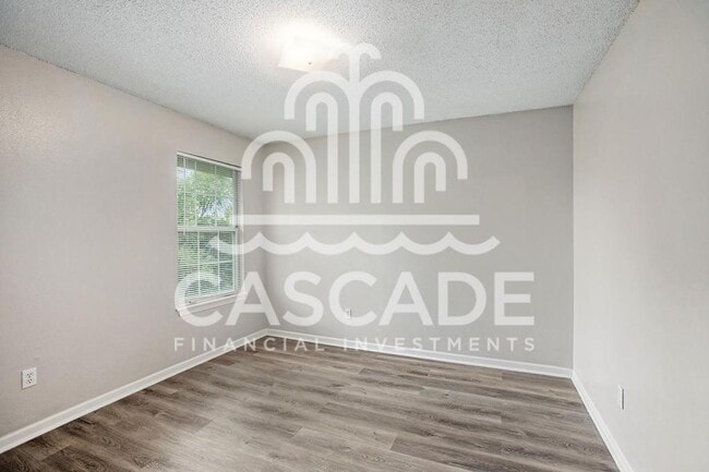 Building Photo - 144 N Crest Dr