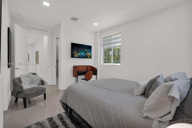 Building Photo - 7509 NW 99th Ave