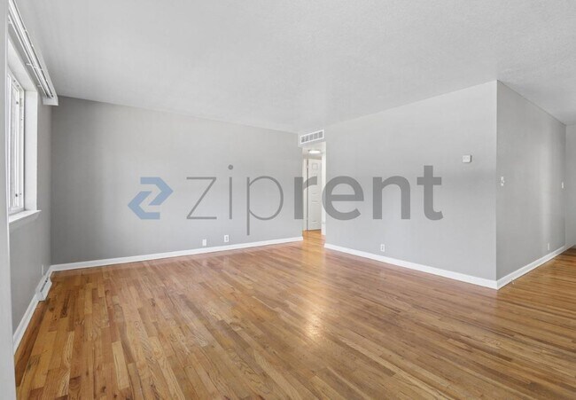 Building Photo - Unit