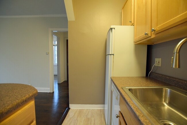 Kitchen - 460 Winnetka Ave.