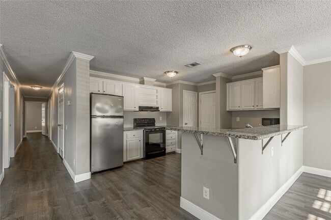 Building Photo - 164 Varsity Dr