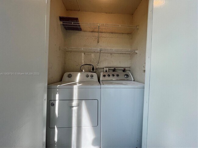 Building Photo - 3416 NW 14th Ct